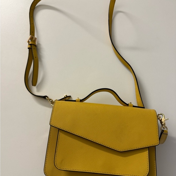 Botkier Mint Condition crossbody leather 
“cobble hill” style in “Sunny” yellow - Picture 4 of 9